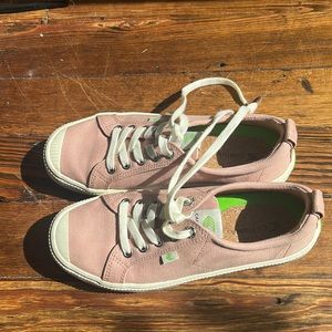 Cariuma OCA low sneakers